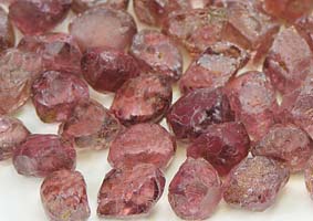 malaia garnet rough