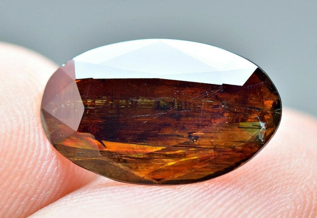 faceted brookite - gem brightness