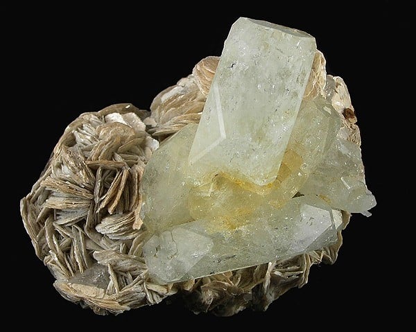 goshenites on muscovite matrix