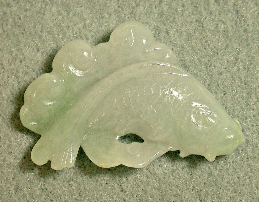 jadeite koi fish pendant, front - grading gem carvings