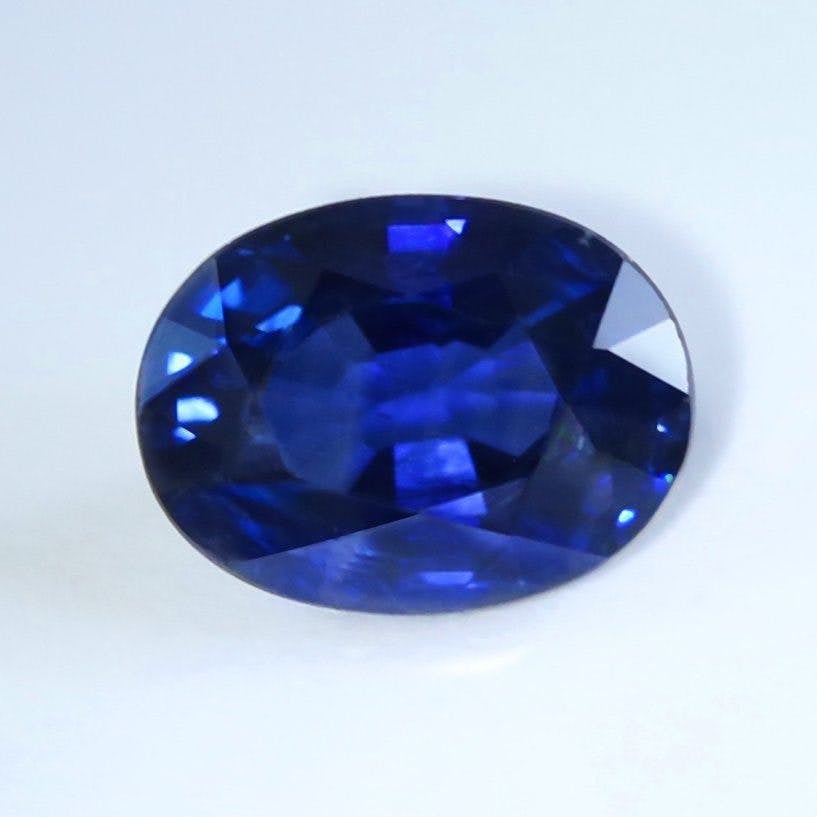 oval-cut sapphire - Myanmar