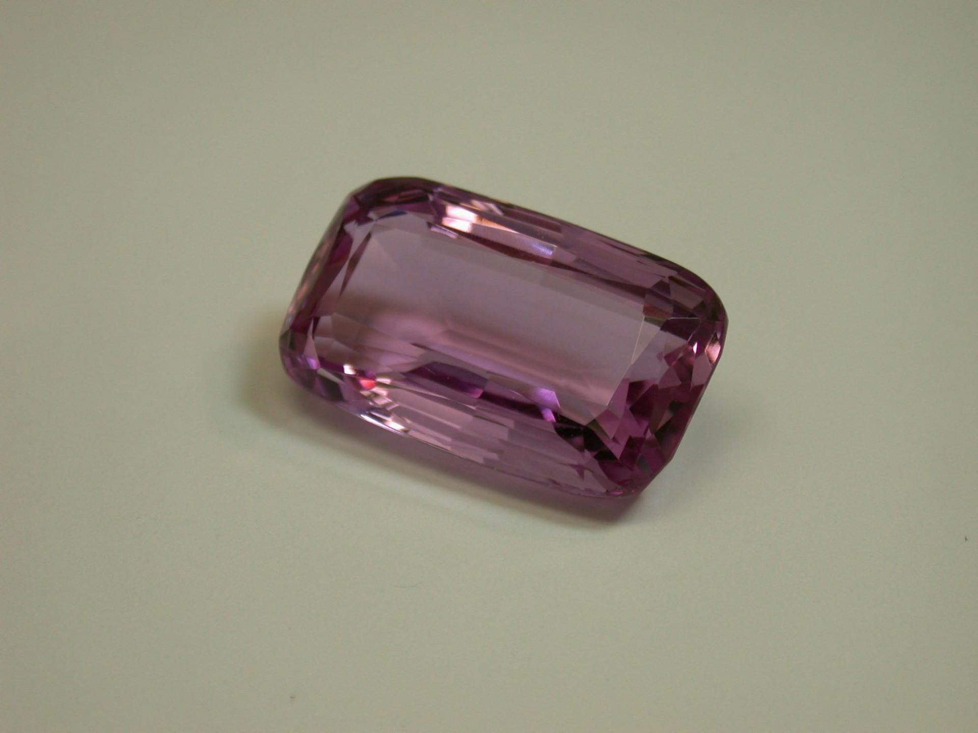topaz buying guide - unusually large pink topaz