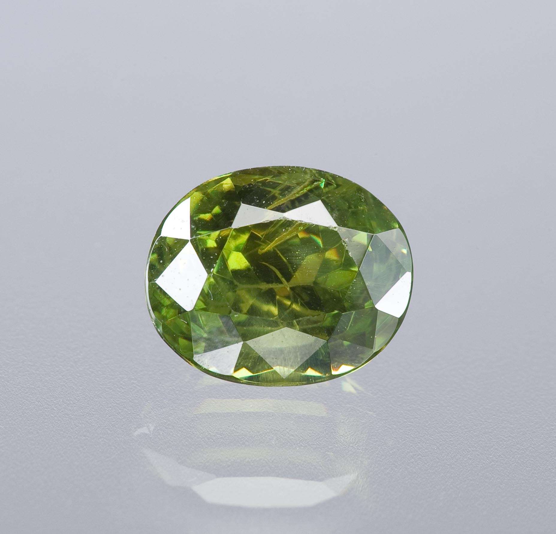 oval-cut demantoid - Russia