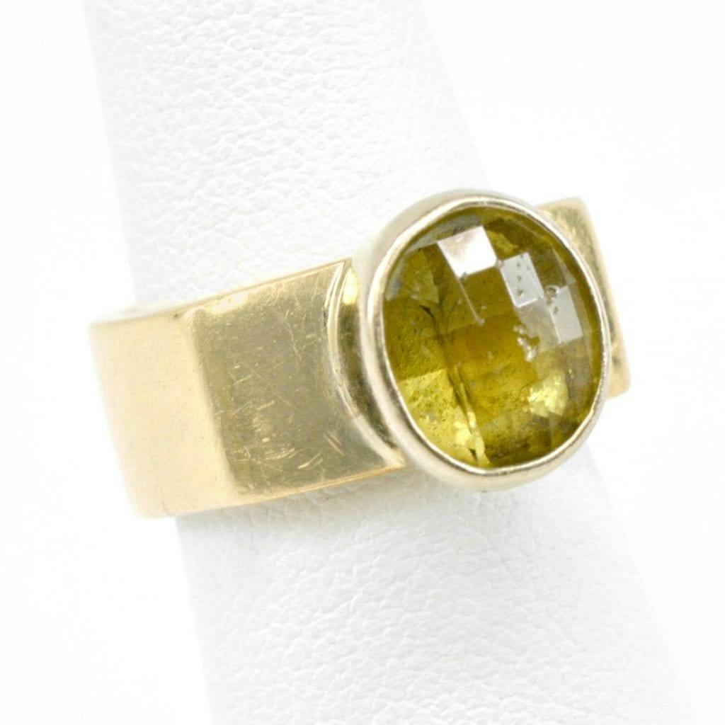 gold ring with grandite gem