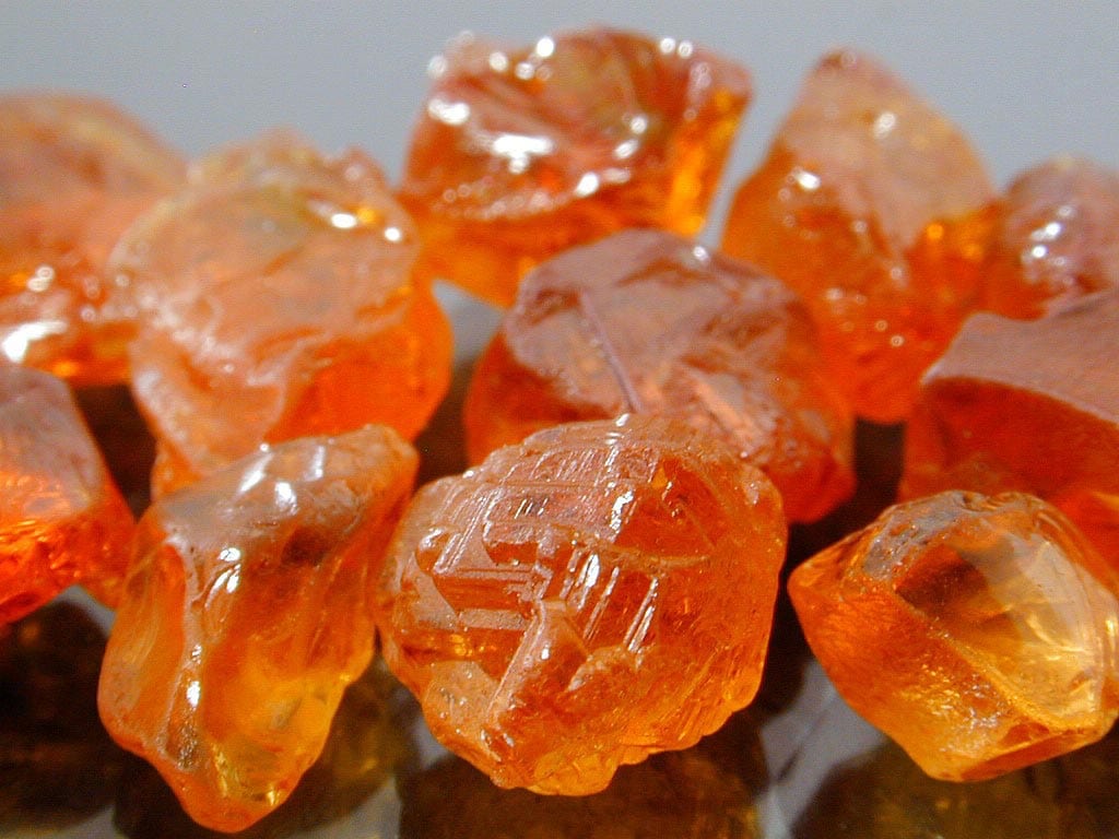 Mandarin garnet rough - Africa