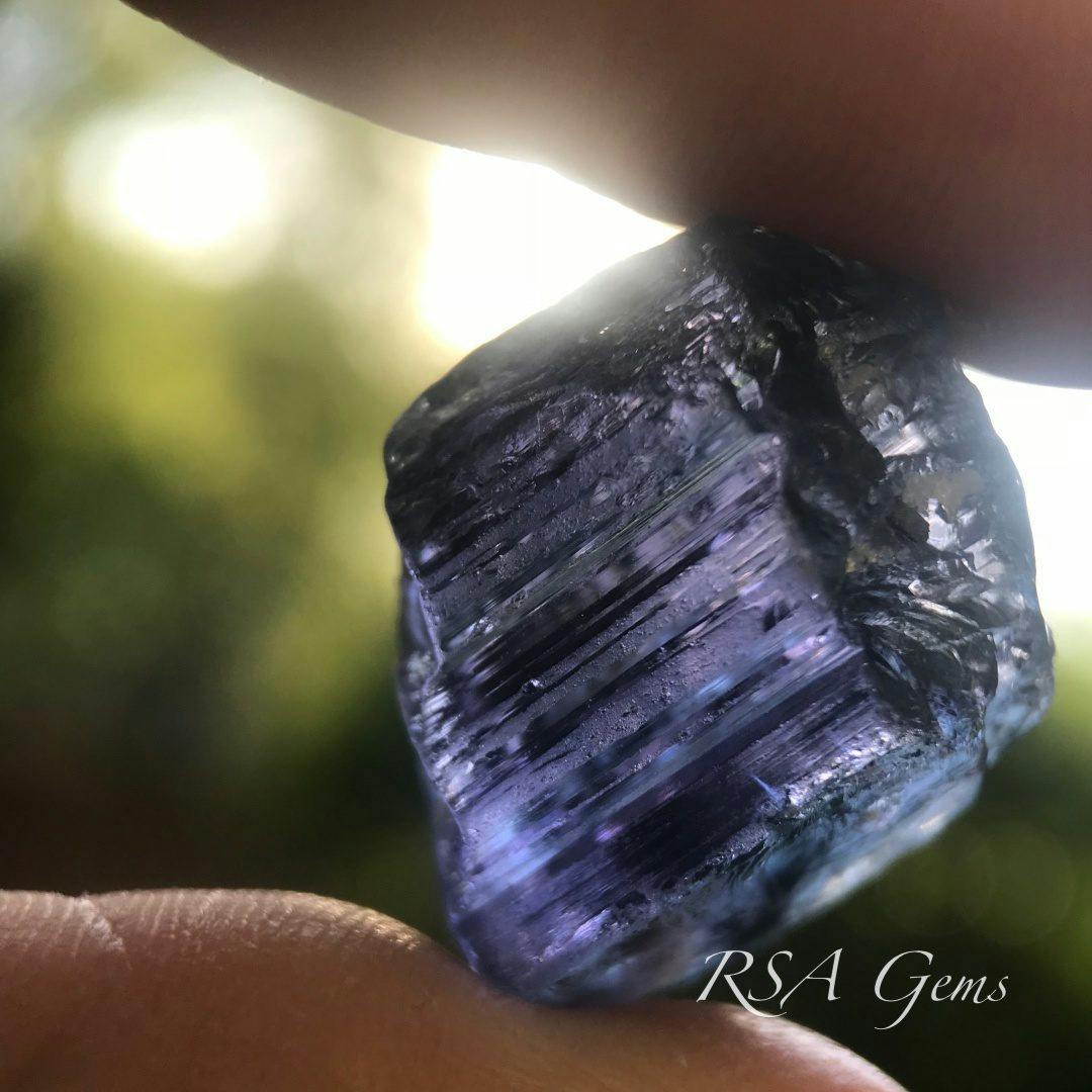 orienting rough gemstones - Tanzanite