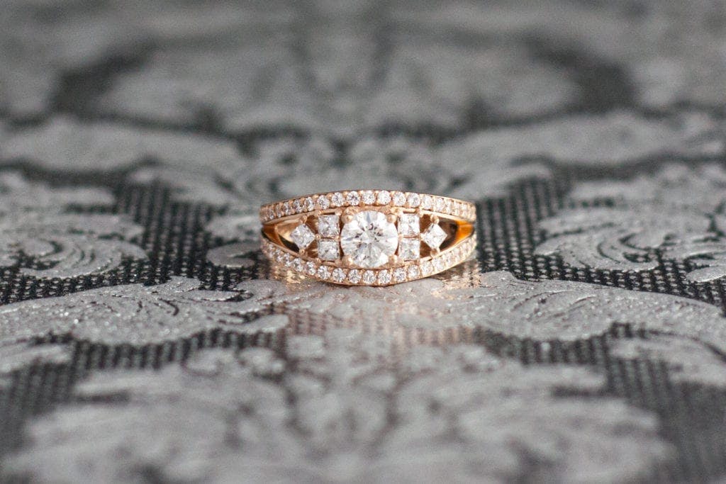 engagement ring with diamond and cubic zirconia - distinguishing diamonds