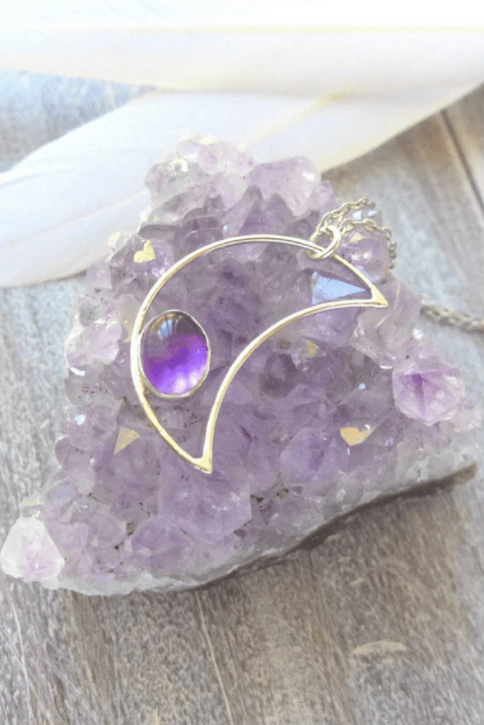 amethyst buying guide - amethyst and silver necklace