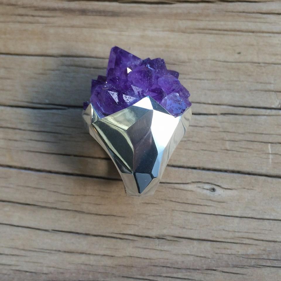 amethyst buying guide - rosette ring
