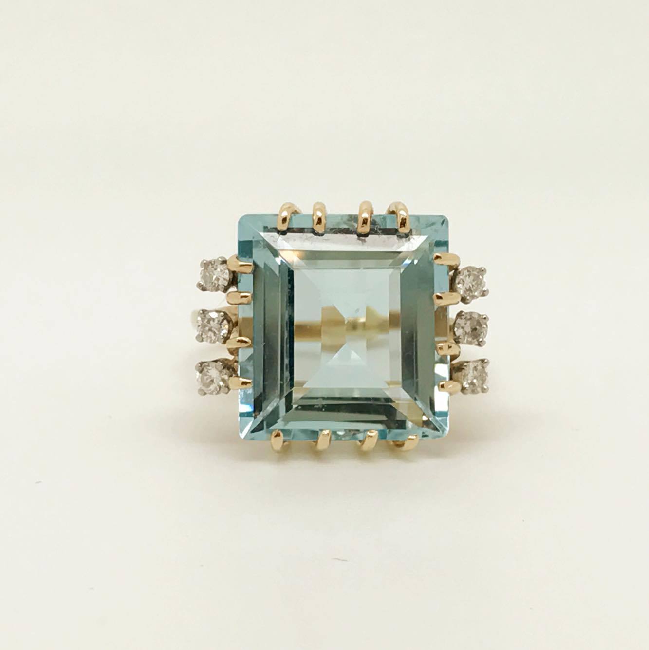 aquamarine with green hues - aquamarine buying guide