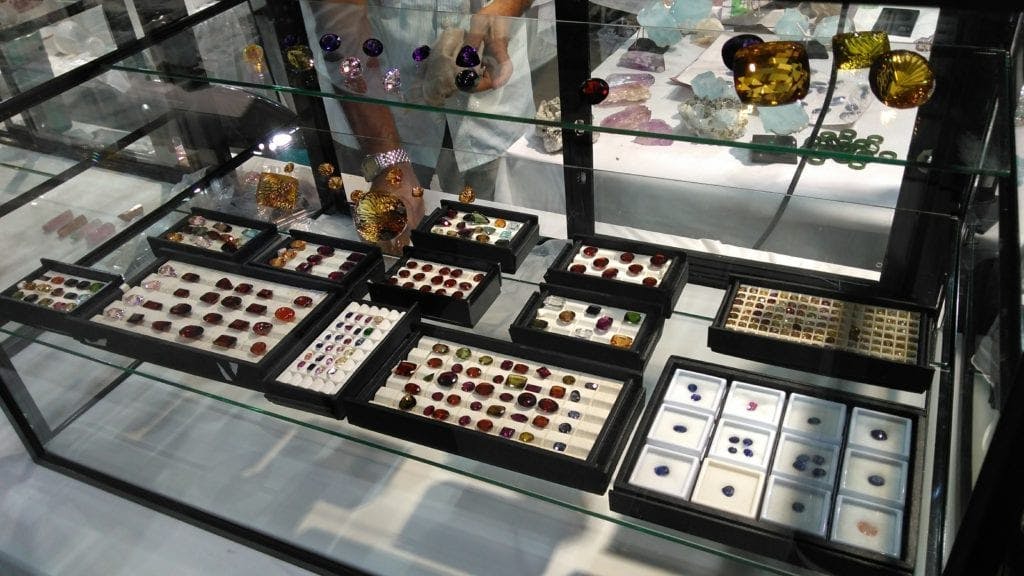 Denver gem & mineral showcase - gems on display