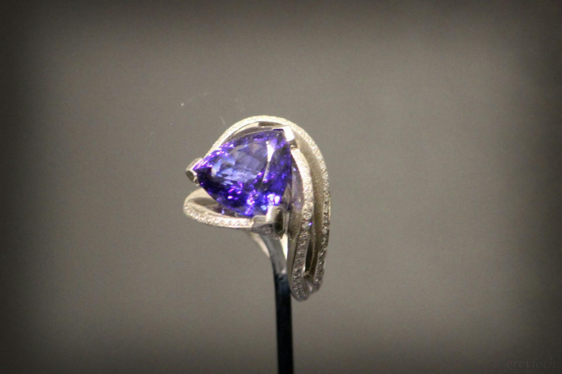 marketing and selling rare gemstones - Schneider tanzanite ring