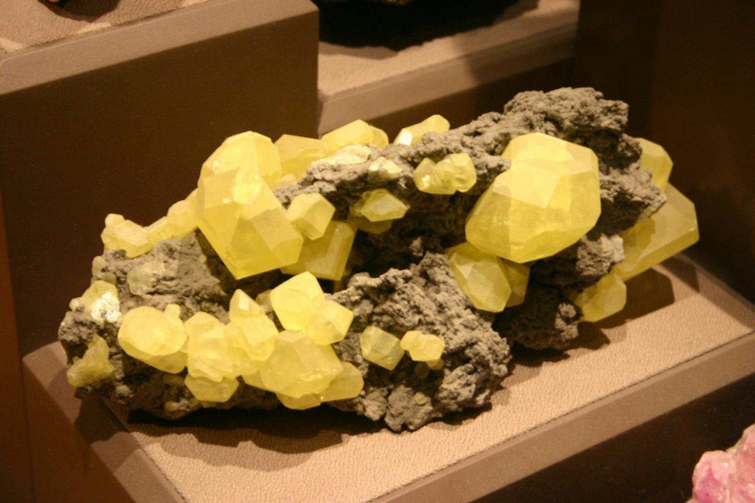 yellow gemstones - sulfur