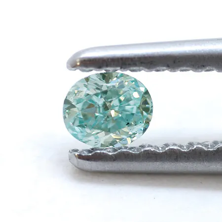 fancy gem cuts - oval-cut green diamond