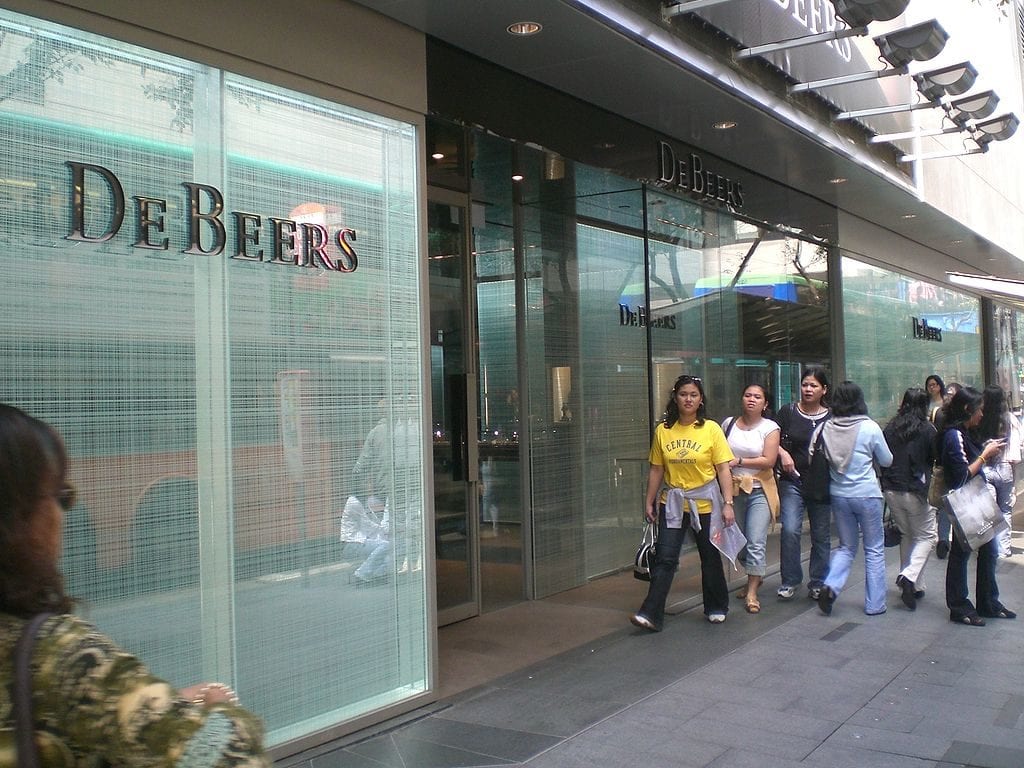 De Beers retail store - diamond cost