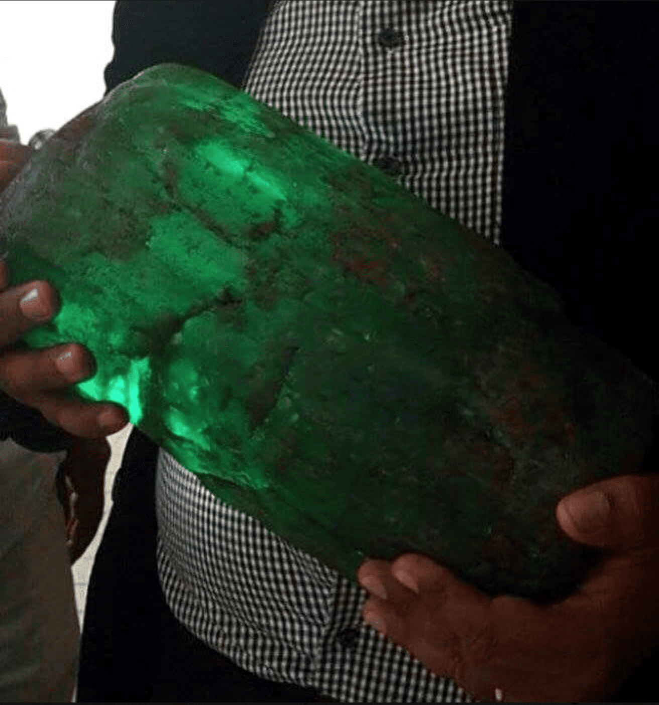 is this waterworn emerald from the Chivor mine?