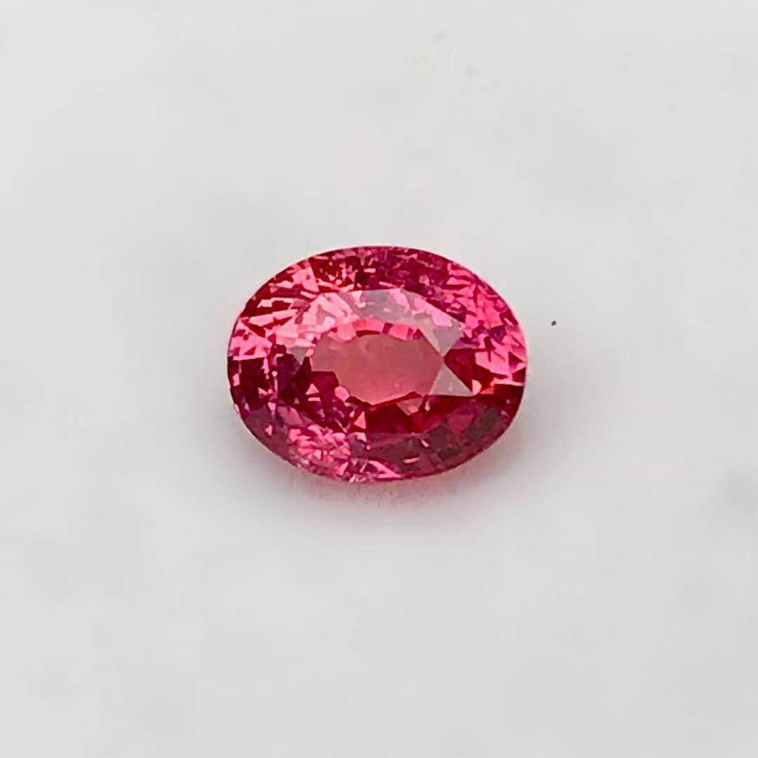 padparadscha sapphire buying guide - 1.69ct loose gem