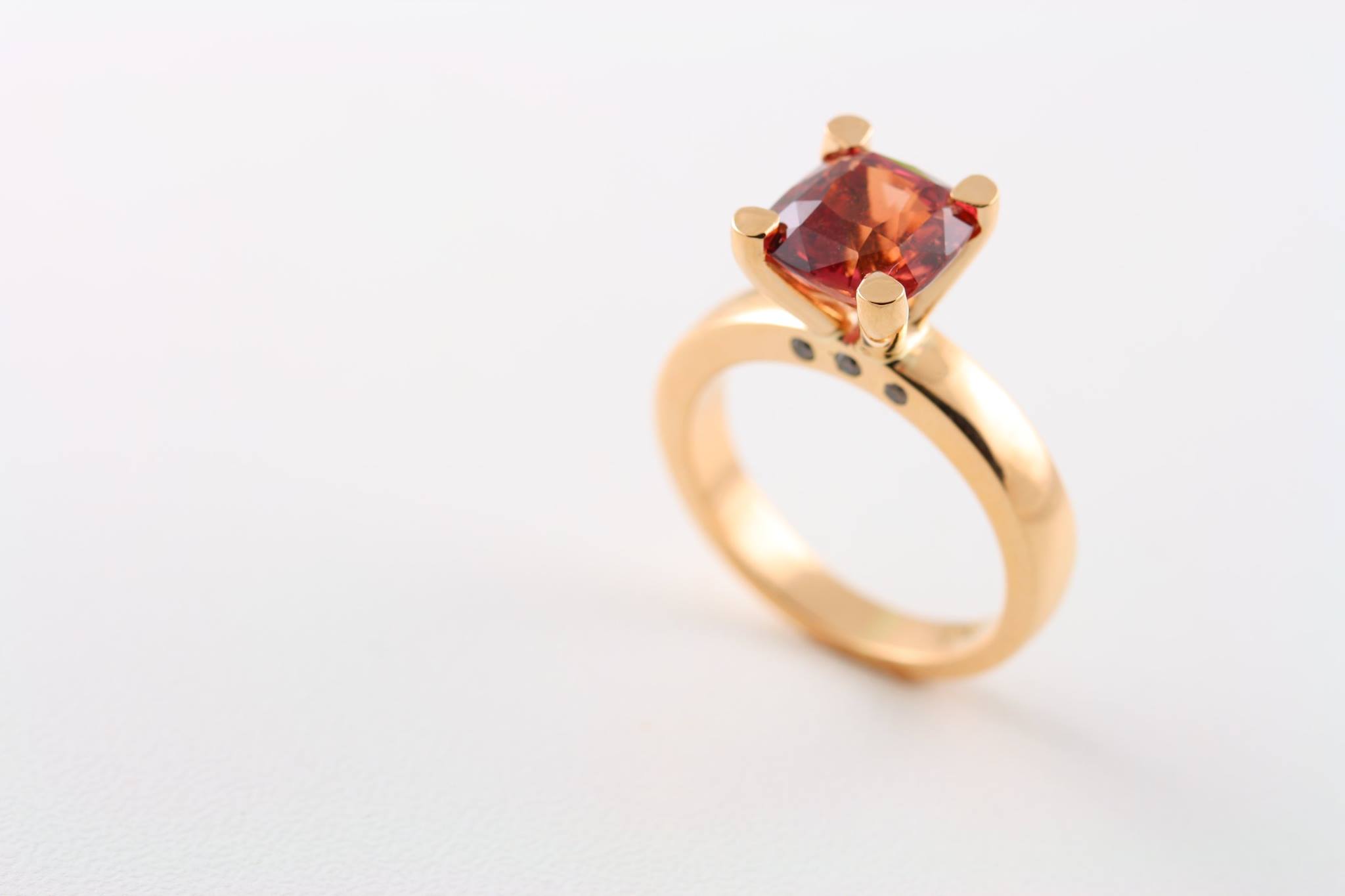 padparadscha sapphire buying guide - 4.73ct padparadscha ring