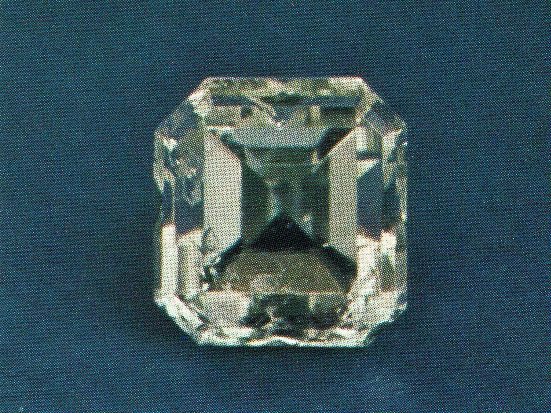 faceted sarcolite - Italy