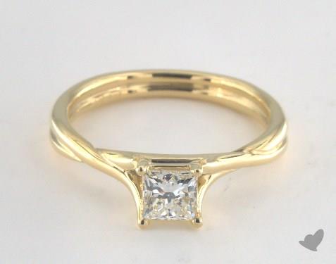 princess-cut diamonds - J color in yellow gold