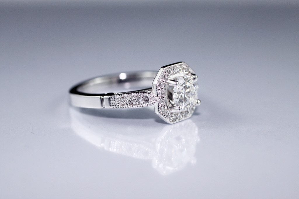 Should I Buy a VVS Diamond? 6 Pros & Cons