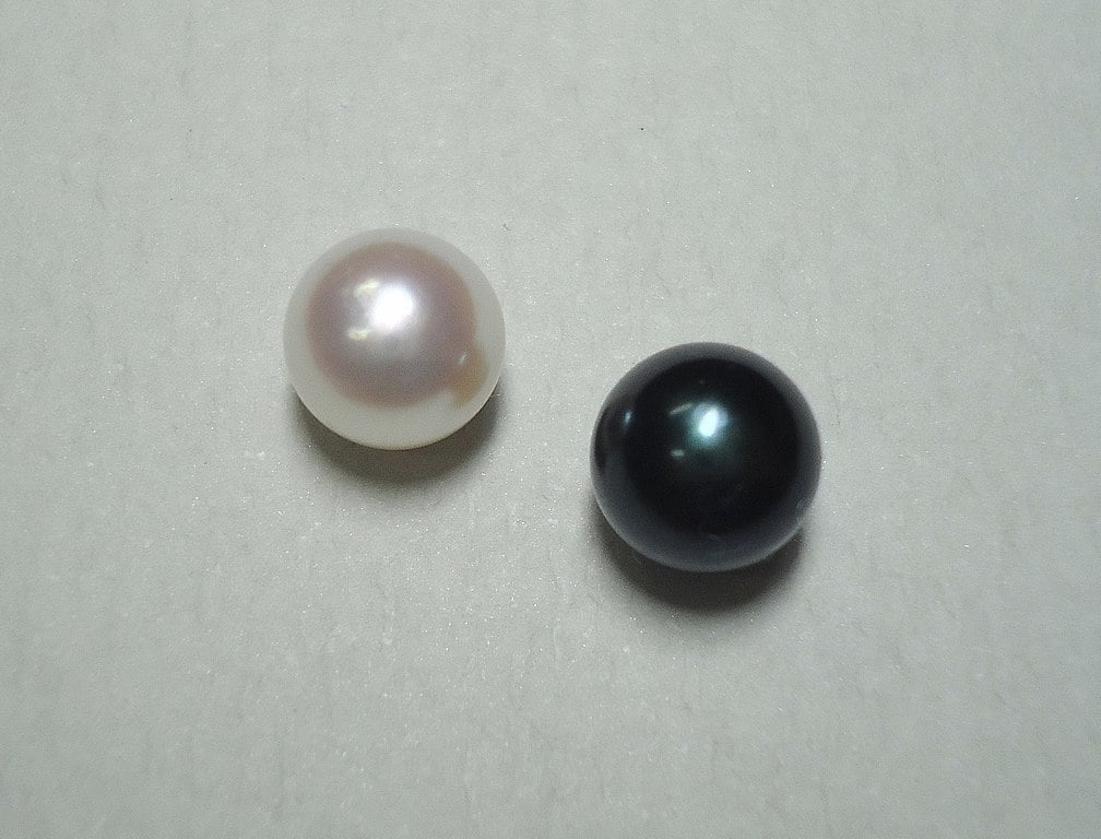 Akoya pearls