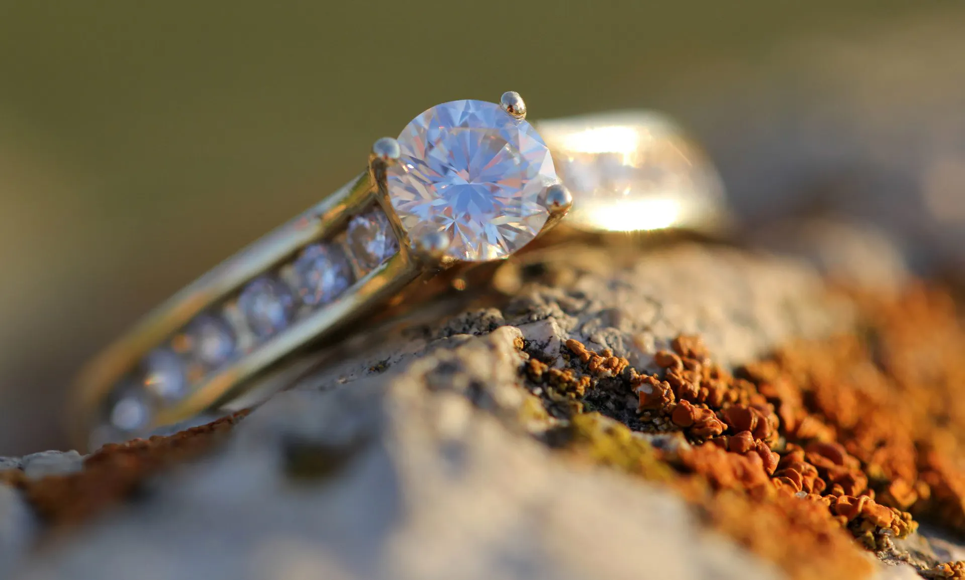 diamond fluorescence - diamond engagement ring