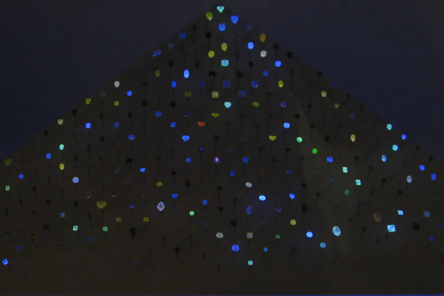 diamond fluorescence - aurora pyramid under uv