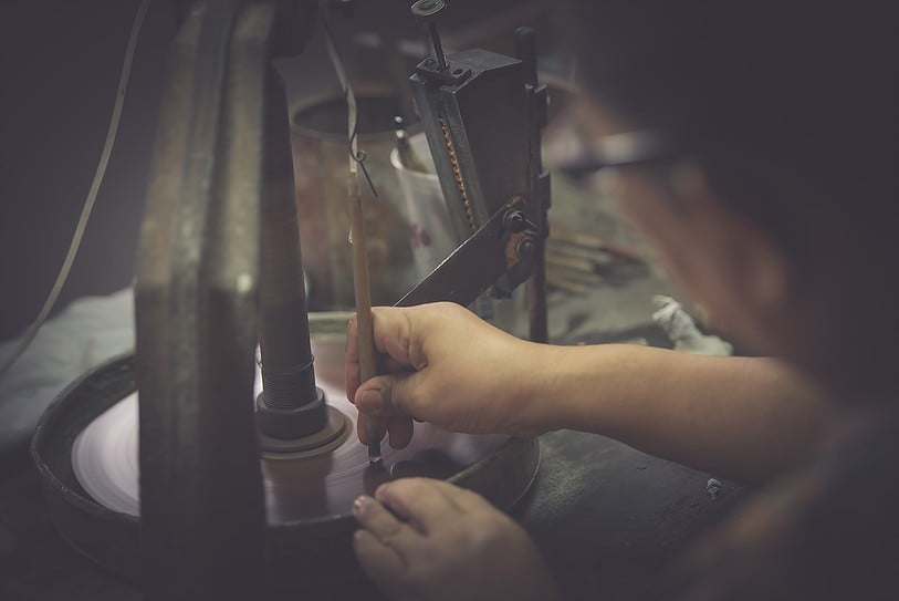 modern Thai-style jamb peg machine - gem faceting classes