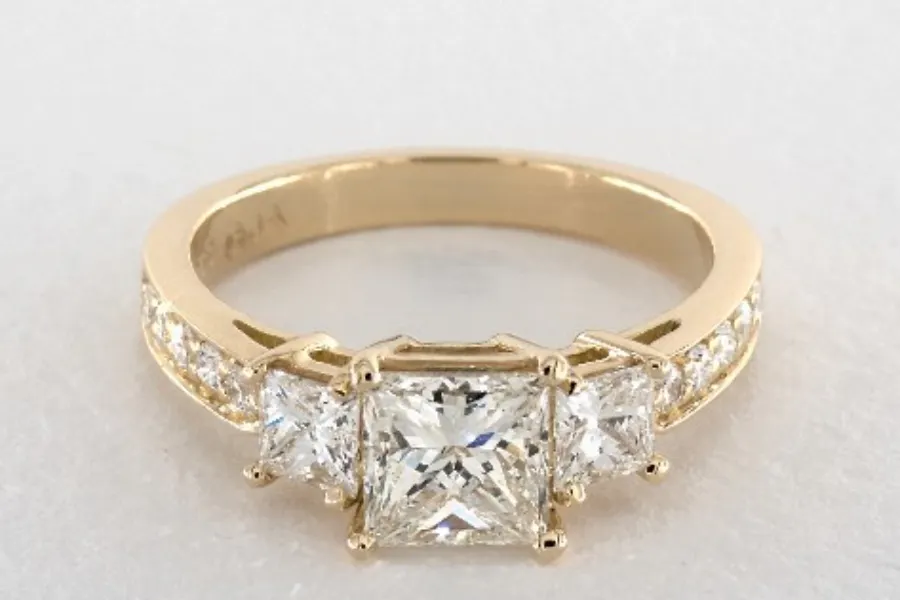 princess-cut diamond in yellow gold three-stone ring - cushion-cut diamonds guide