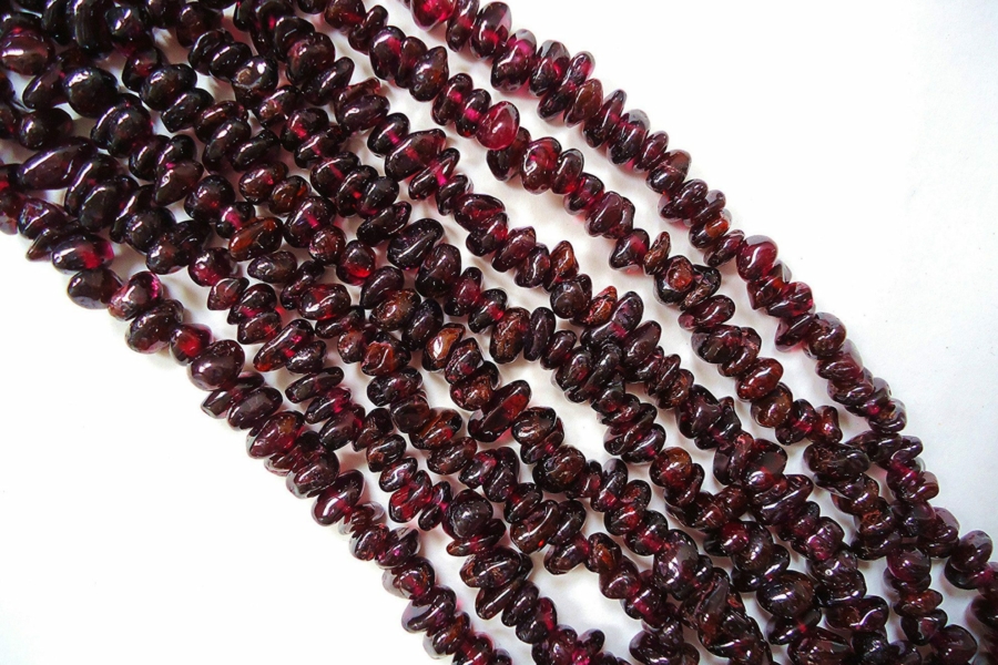 garnet beads - garnet symbolism and legends