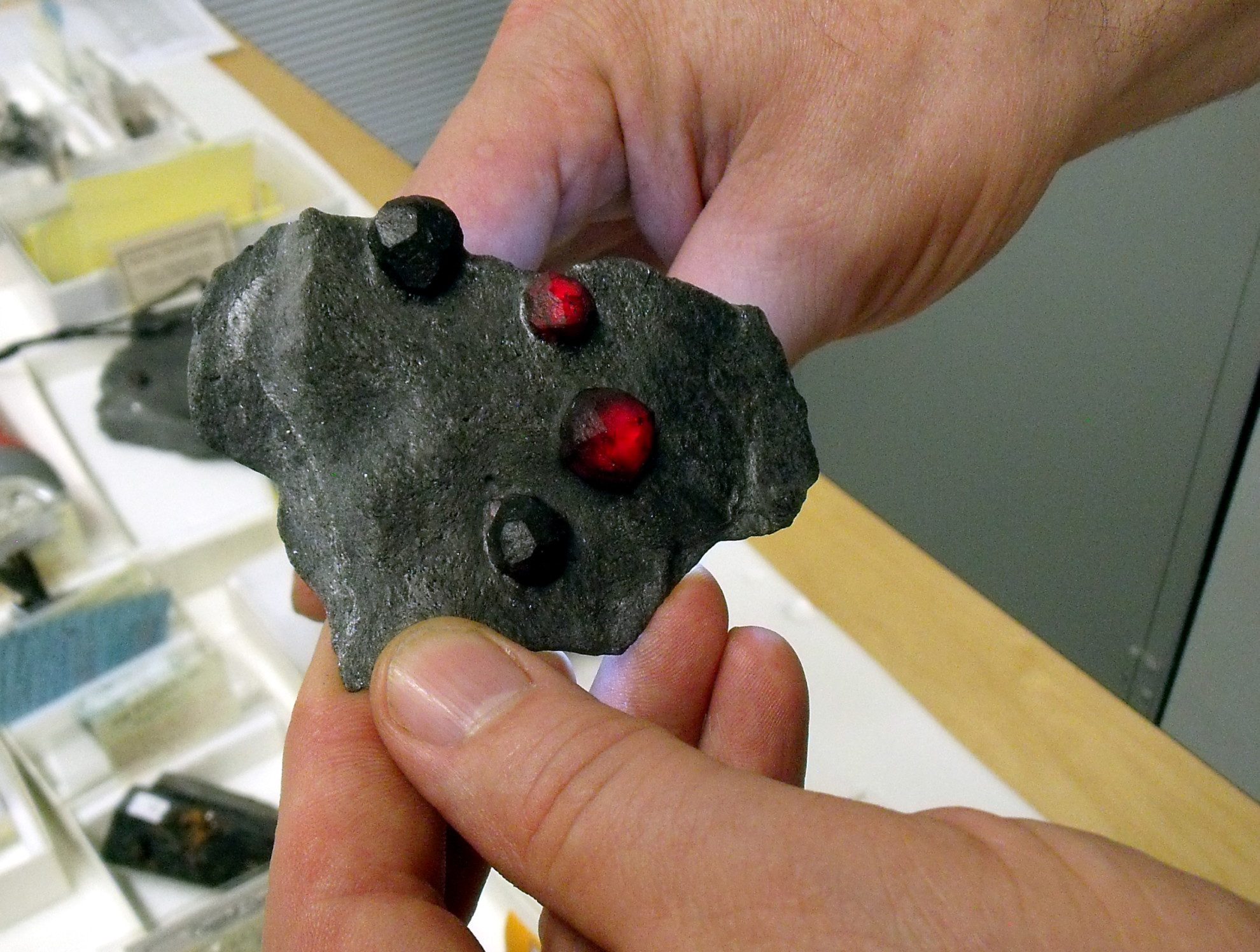 garnets in graphite matrix, "dragon eyes" - garnet symbolism and legends