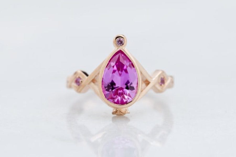 pear-cut pink sapphire - engagement ring setting