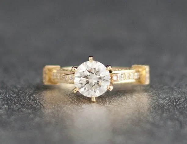 side-stone engagement ring - what carat diamond should I choose FI