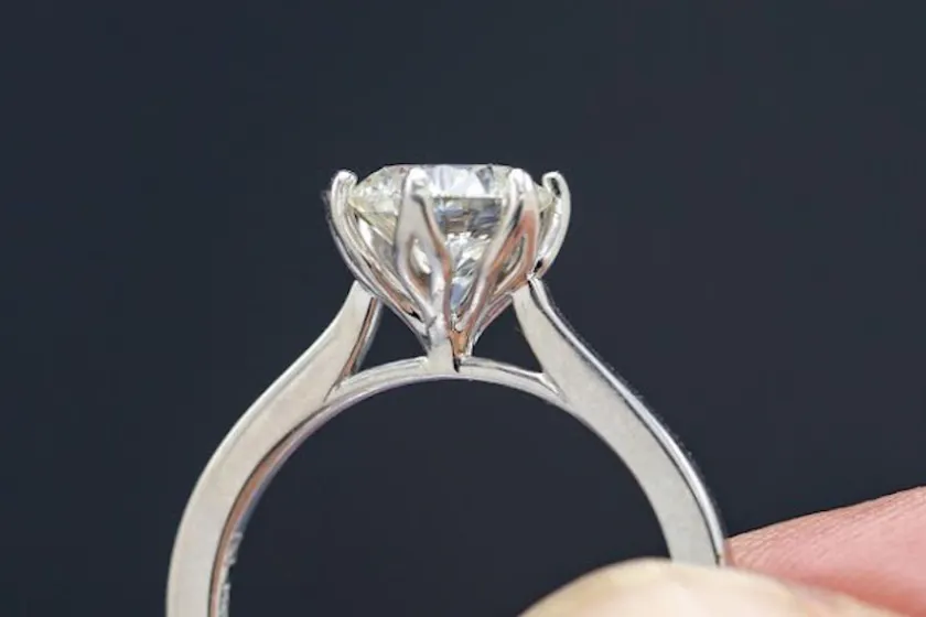 diamond girdle - closeup