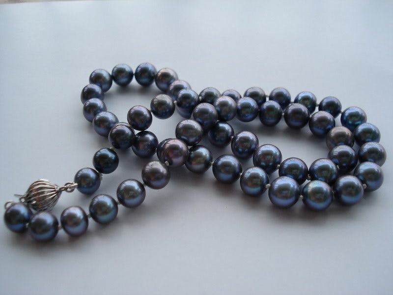 black freshwater pearls - pearl simulants