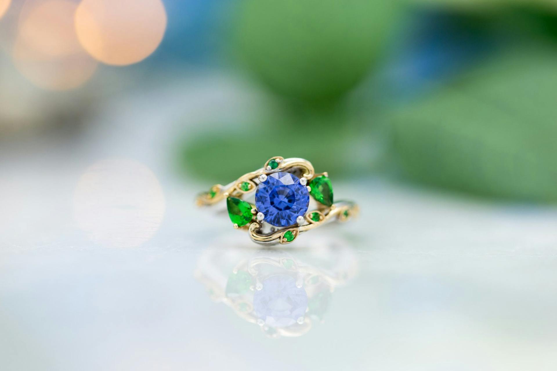 sapphire ring with tsavorites - appraising blue sapphires