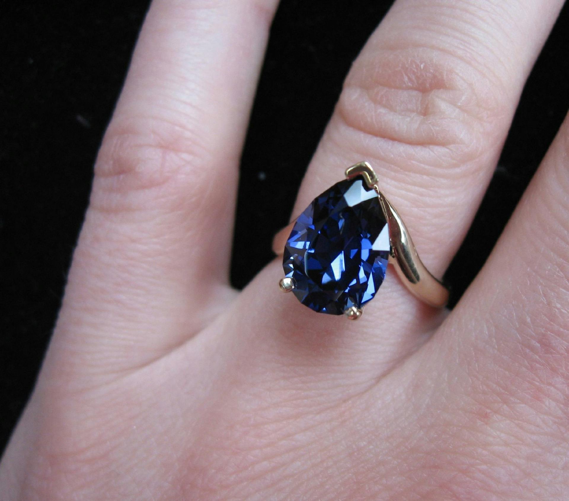 eye-clean clarity - appraising blue sapphires