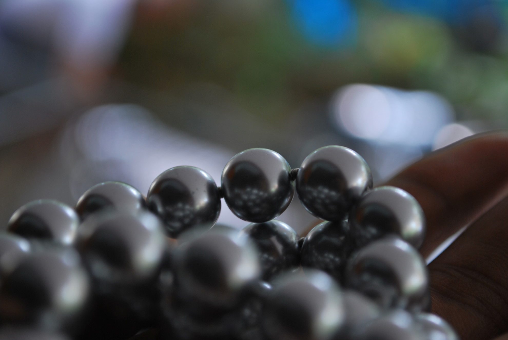 black pearl luster - appraising pearls