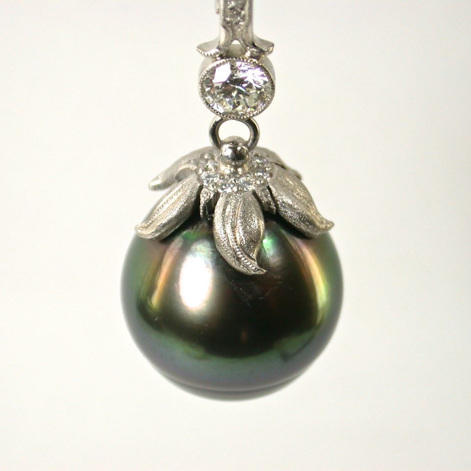 tahitian pearl pendant zoomed