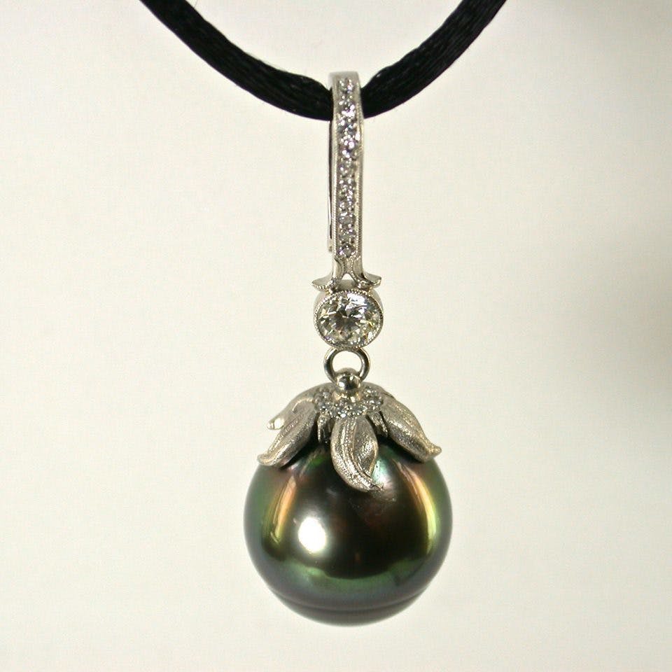 tatitian pearl pendant