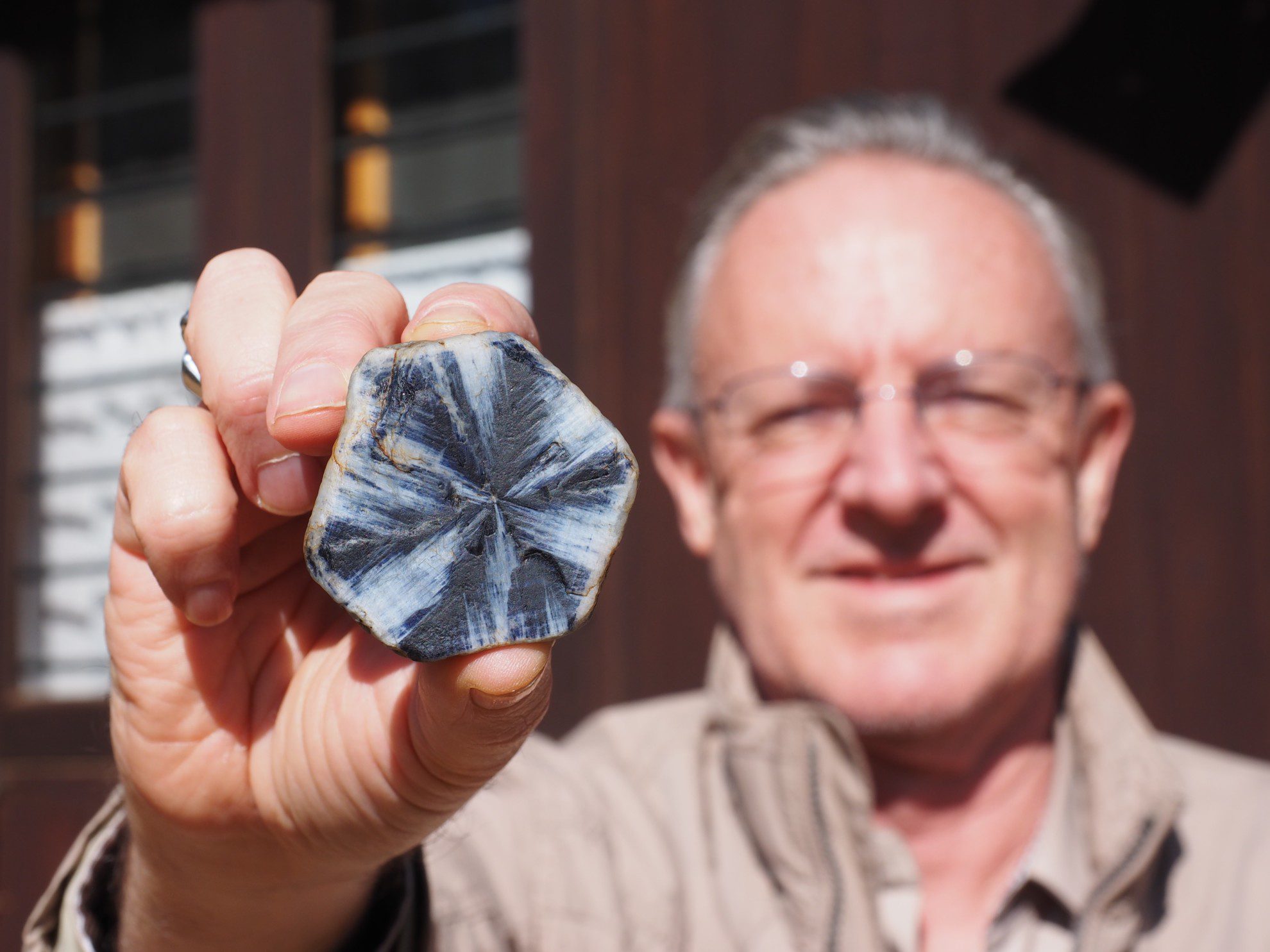 sapphire expert jeffrey bergan with a trapiche sapphire