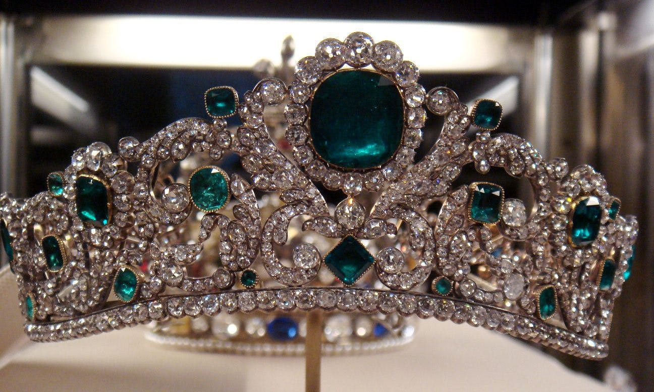 emerald and diamond tiara