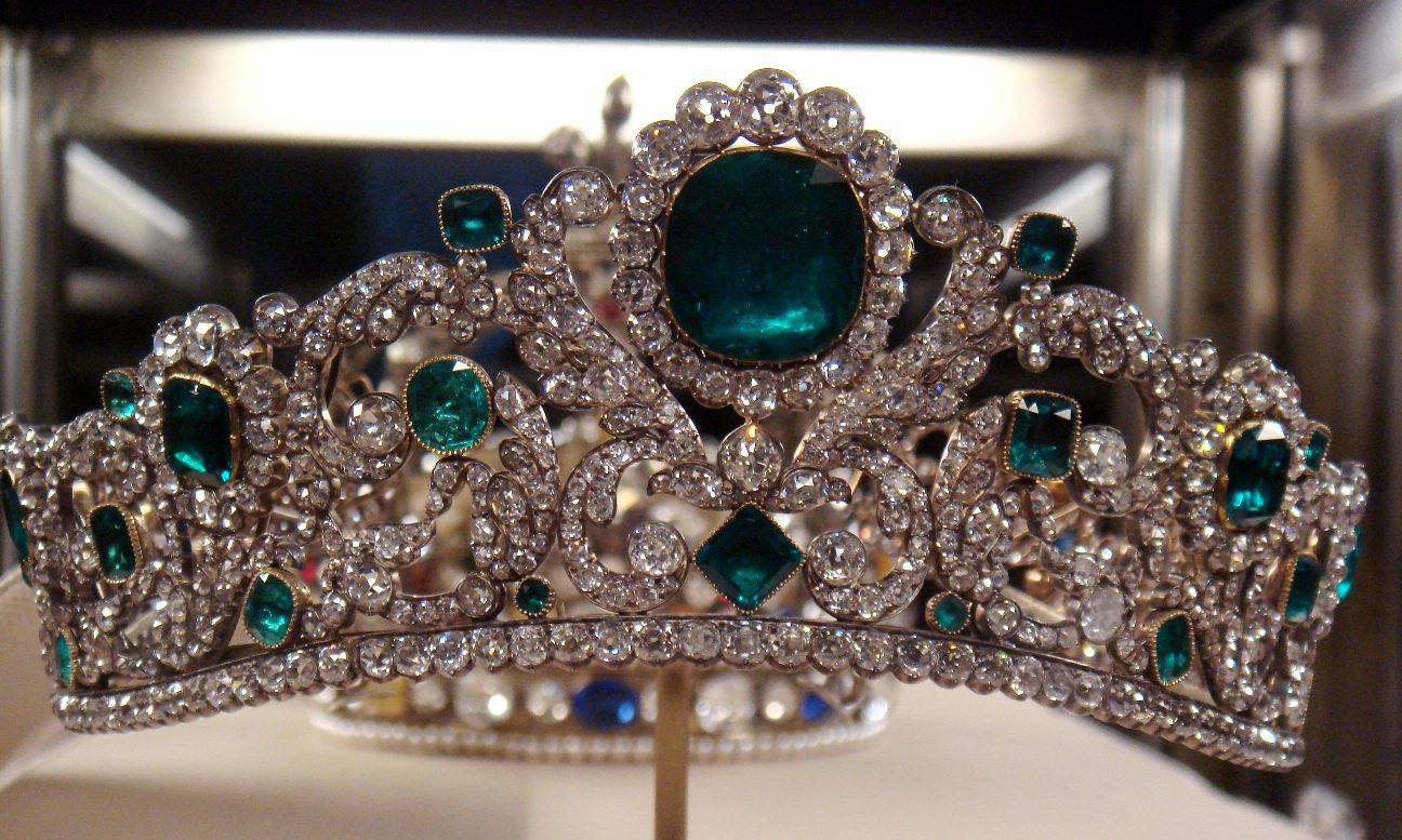 emerald and diamond tiara