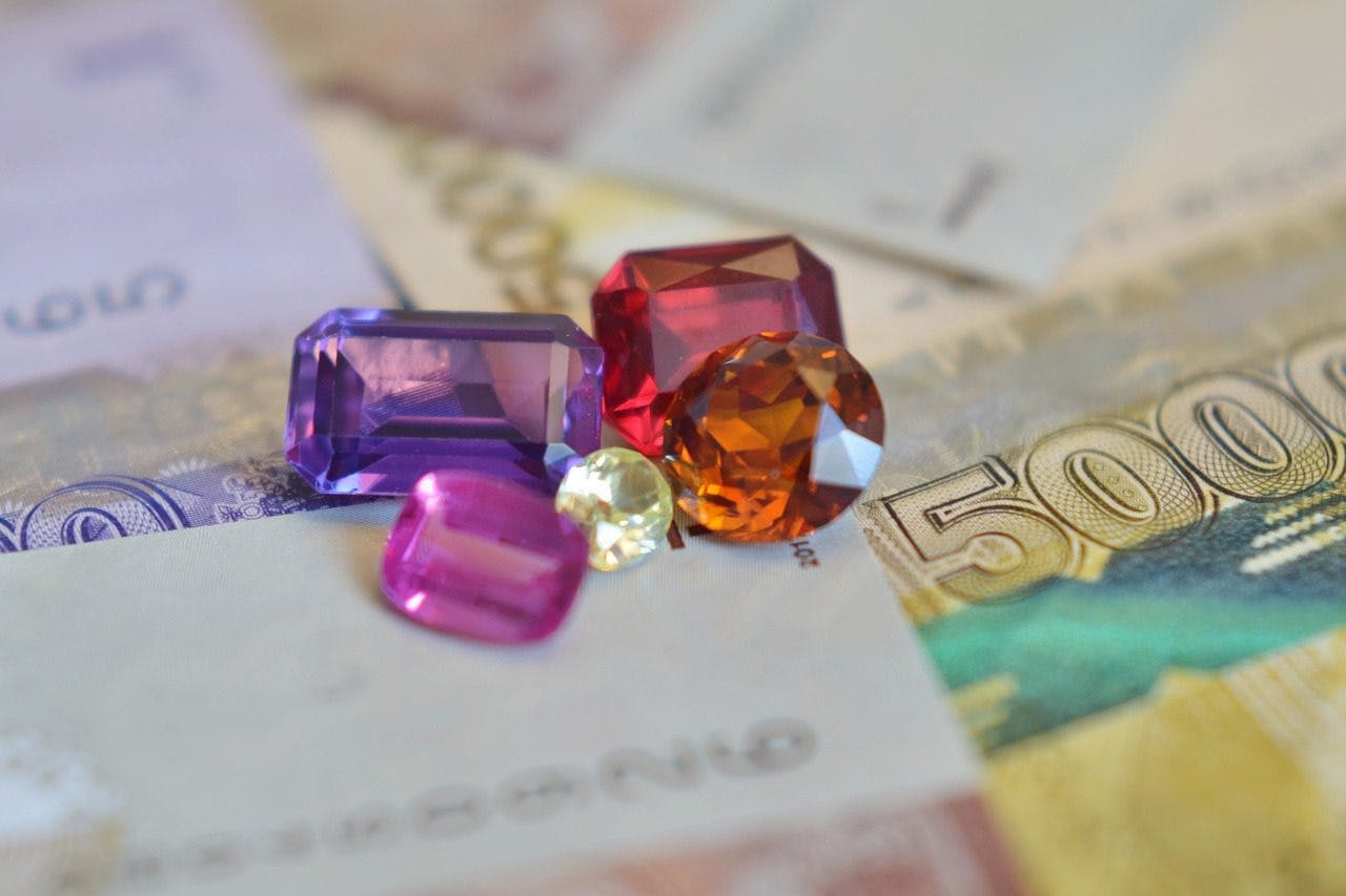 gems and banknotes - gemstone pricing insights