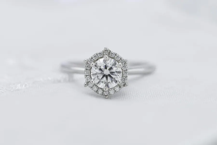 si1 clarity diamond engagement ring