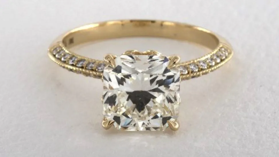 radiant-cut VS1 clarity diamond engagement ring