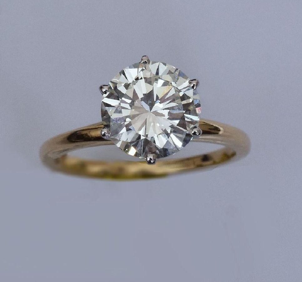 solitaire ring with modern round brilliant diamond