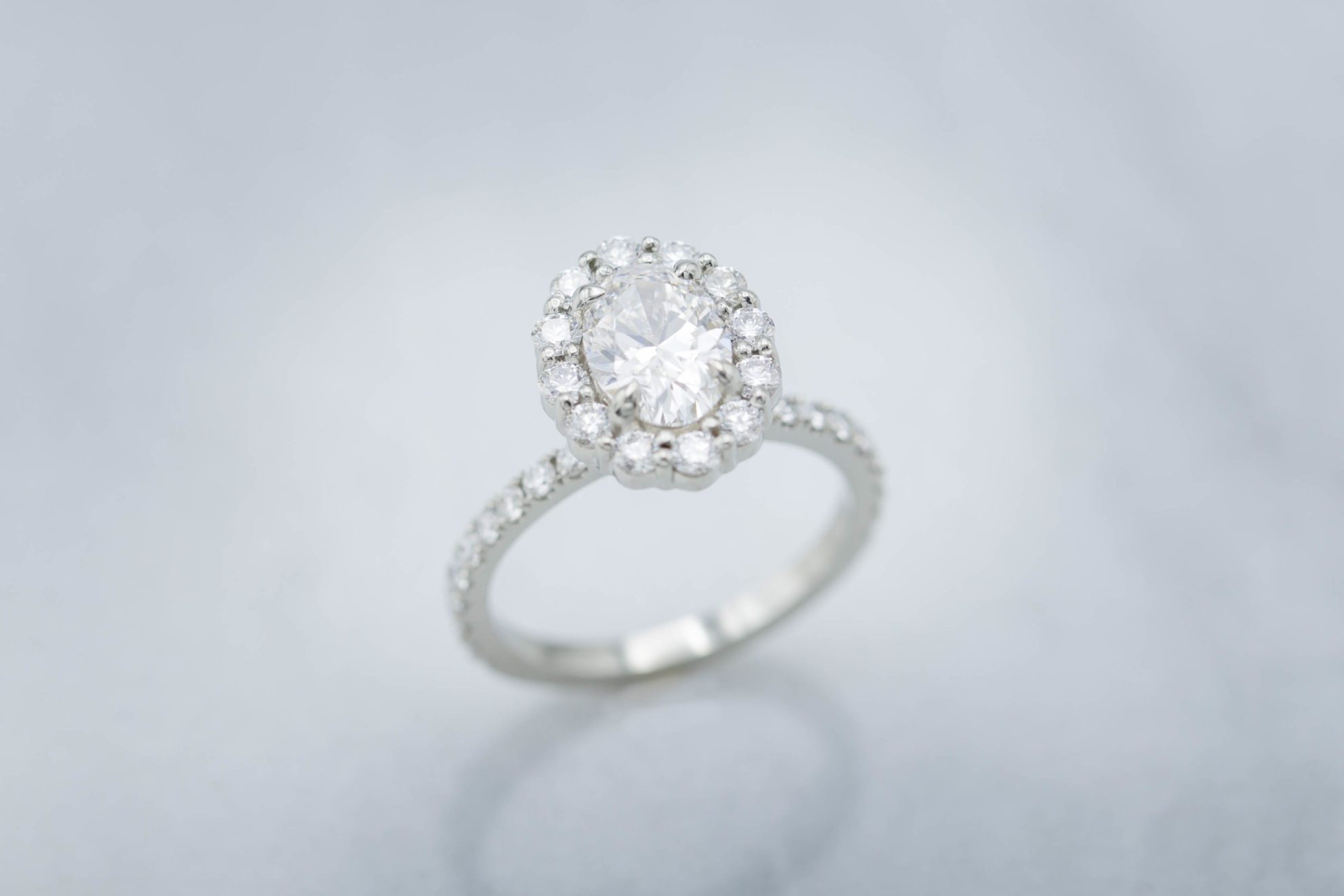 oval-cut diamond white gold ring - F IF