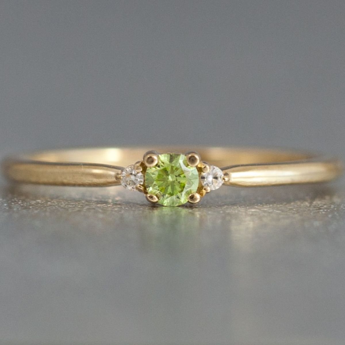 apple green diamond ring